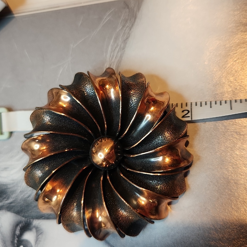 Vintage Copper flower Brooch - Picture 4 of 7